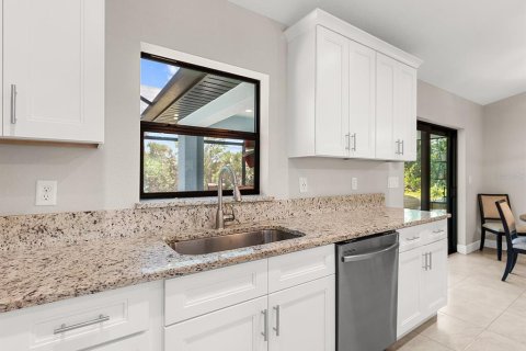 House in Englewood, Florida 3 bedrooms, 155.7 sq.m. № 1638041 - photo 13
