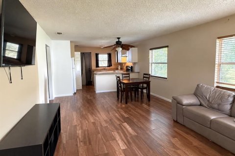 Commercial property in Ocala, Florida 4 bedrooms, 164.25 sq.m. № 2422734 - photo 8