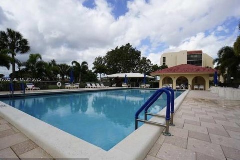 Купить кондоминиум в Лодерхилл, Флорида 2 спальни, 113.34м2, № 2053632 - фото 15