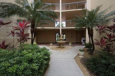 Кондоминиум с 2 спальнями в Лодерхилл, Флорида № 2053632