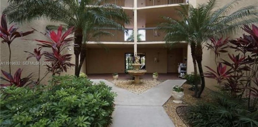 Кондоминиум с 2 спальнями в Лодерхилл, Флорида № 2053632