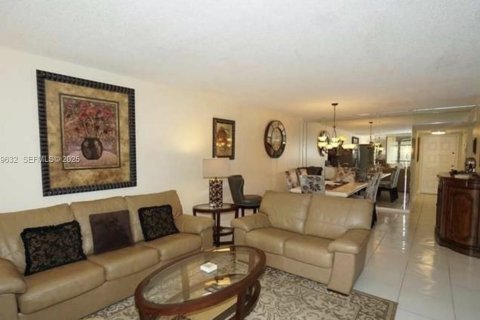 Купить кондоминиум в Лодерхилл, Флорида 2 спальни, 113.34м2, № 2053632 - фото 2