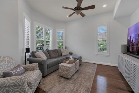 House in Land O' Lakes, Florida 3 bedrooms, 240.71 sq.m. № 1658313 - photo 3