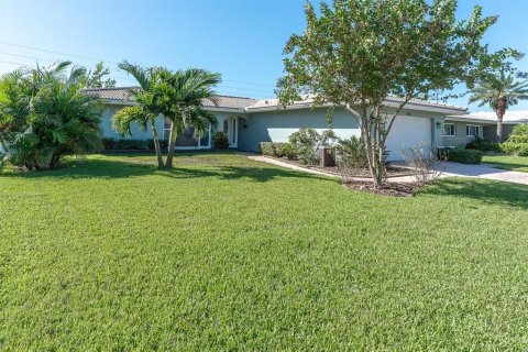 House in Largo, Florida 4 bedrooms, 193.7 sq.m. № 2425889 - photo 4