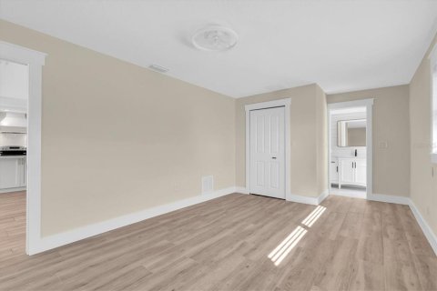 House in Largo, Florida 4 bedrooms, 193.7 sq.m. № 2425889 - photo 21