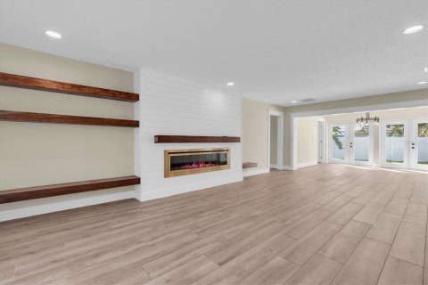 House in Largo, Florida 4 bedrooms, 193.7 sq.m. № 2425889 - photo 8