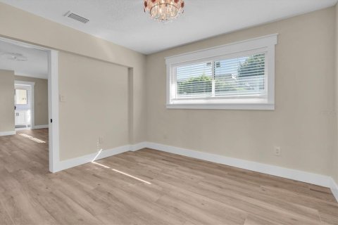 House in Largo, Florida 4 bedrooms, 193.7 sq.m. № 2425889 - photo 26