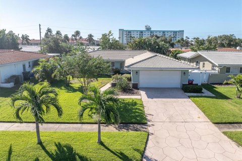 Villa ou maison à Largo, Floride 4 chambres, 193.7 m2 № 2425889