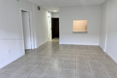 Copropriété à louer à Miami, Floride: 1 chambre, 78.97 m2 № 1976609 - photo 1