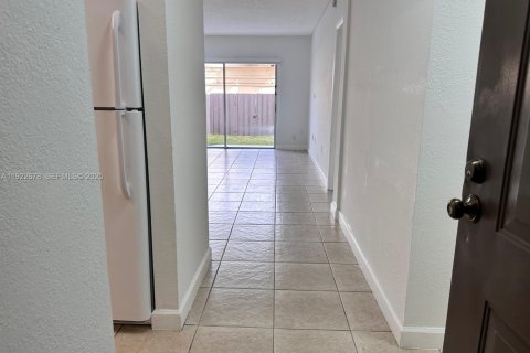 Copropriété à louer à Miami, Floride: 1 chambre, 78.97 m2 № 1976609 - photo 2