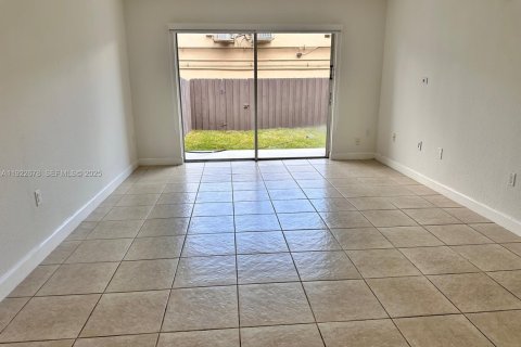 Copropriété à louer à Miami, Floride: 1 chambre, 78.97 m2 № 1976609 - photo 10