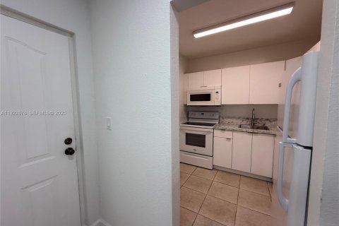 Copropriété à louer à Miami, Floride: 1 chambre, 78.97 m2 № 1976609 - photo 7