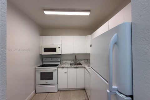 Copropriété à louer à Miami, Floride: 1 chambre, 78.97 m2 № 1976609 - photo 4