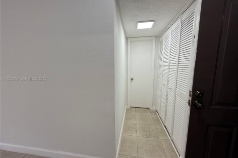Copropriété à louer à Miami, Floride: 1 chambre, 78.97 m2 № 1976609 - photo 3