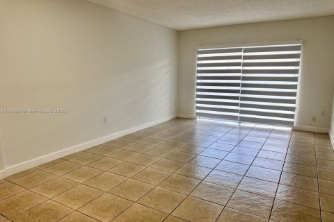 Copropriété à louer à Miami, Floride: 1 chambre, 78.97 m2 № 1976609 - photo 11
