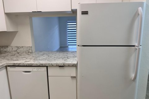 Copropriété à louer à Miami, Floride: 1 chambre, 78.97 m2 № 1976609 - photo 6