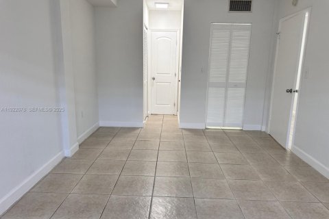 Copropriété à louer à Miami, Floride: 1 chambre, 78.97 m2 № 1976609 - photo 18