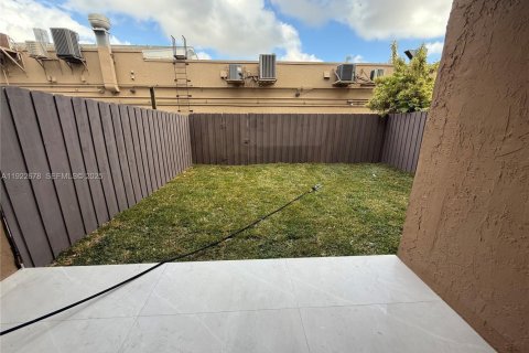 Copropriété à louer à Miami, Floride: 1 chambre, 78.97 m2 № 1976609 - photo 14