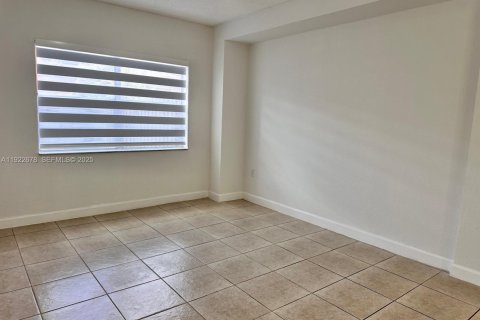 Copropriété à louer à Miami, Floride: 1 chambre, 78.97 m2 № 1976609 - photo 17