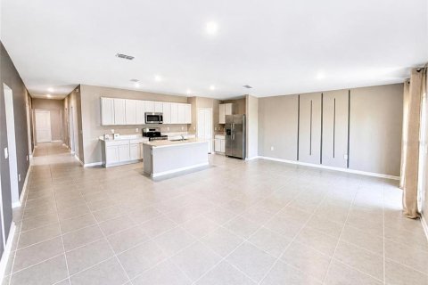 House in Lake Wales, Florida 4 bedrooms, 201.41 sq.m. № 2211557 - photo 5