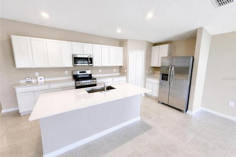 House in Lake Wales, Florida 4 bedrooms, 201.41 sq.m. № 2211557 - photo 4
