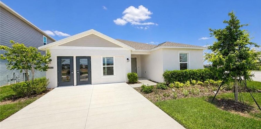 House in Lake Wales, Florida 4 bedrooms, 201.41 sq.m. № 2211557