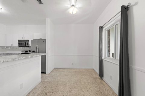 House in Homestead, Florida 4 bedrooms, 140.47 sq.m. № 1838647 - photo 18