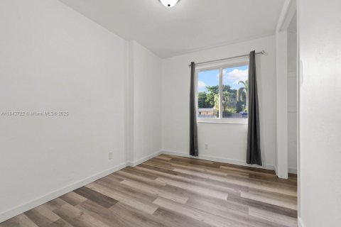 House in Homestead, Florida 4 bedrooms, 140.47 sq.m. № 1838647 - photo 25