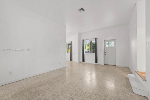 House in Homestead, Florida 4 bedrooms, 140.47 sq.m. № 1838647 - photo 14