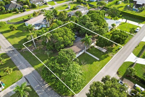 House in Homestead, Florida 4 bedrooms, 140.47 sq.m. № 1838647 - photo 12