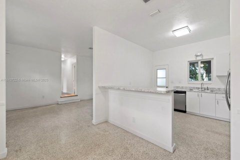 House in Homestead, Florida 4 bedrooms, 140.47 sq.m. № 1838647 - photo 21