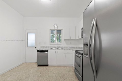 House in Homestead, Florida 4 bedrooms, 140.47 sq.m. № 1838647 - photo 20