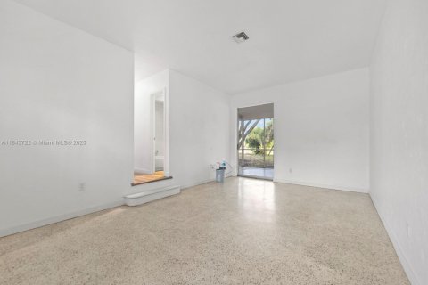 House in Homestead, Florida 4 bedrooms, 140.47 sq.m. № 1838647 - photo 15