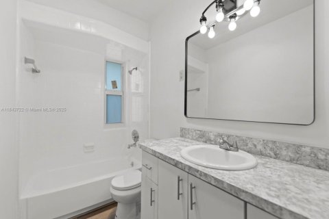 House in Homestead, Florida 4 bedrooms, 140.47 sq.m. № 1838647 - photo 26