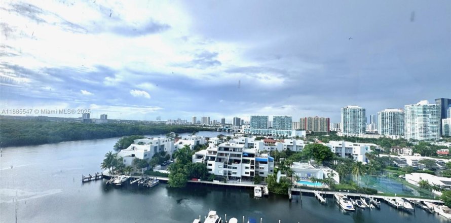 Condominio en Sunny Isles Beach, Florida, 2 dormitorios № 1932522
