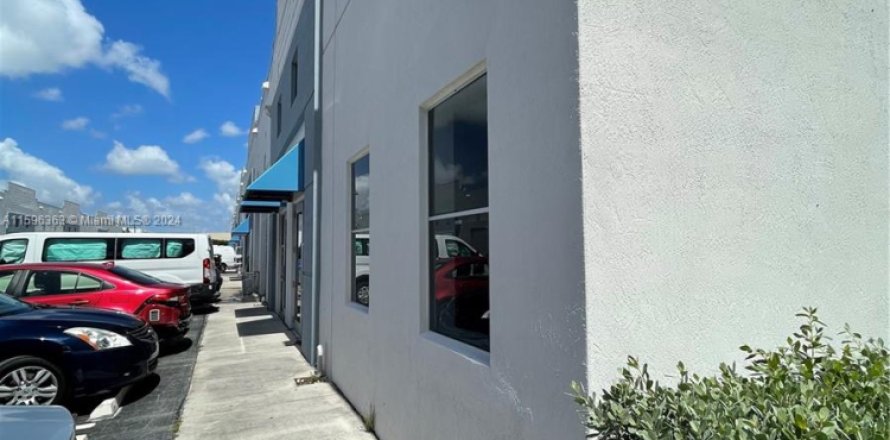 Propiedad comercial en Miami, Florida № 1189644