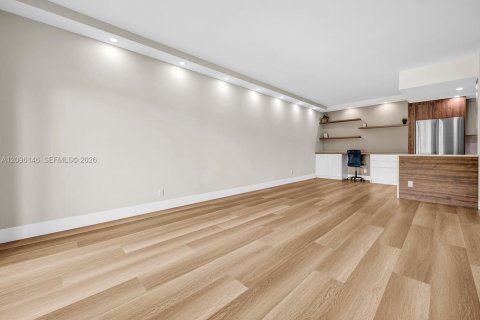 Condo in Pompano Beach, Florida, 2 bedrooms  № 2390377 - photo 21