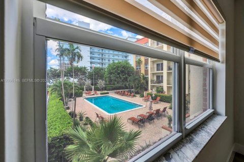 Condo in Pompano Beach, Florida, 2 bedrooms  № 2390377 - photo 30