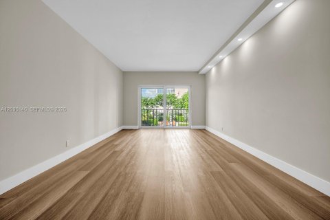 Condo in Pompano Beach, Florida, 2 bedrooms  № 2390377 - photo 14