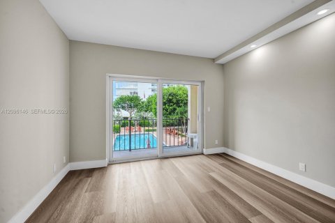 Condo in Pompano Beach, Florida, 2 bedrooms  № 2390377 - photo 10