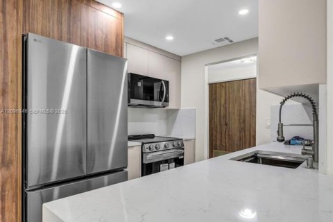 Condo in Pompano Beach, Florida, 2 bedrooms  № 2390377 - photo 26