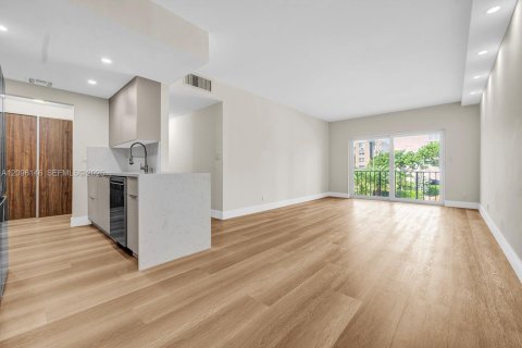 Condo in Pompano Beach, Florida, 2 bedrooms  № 2390377 - photo 12