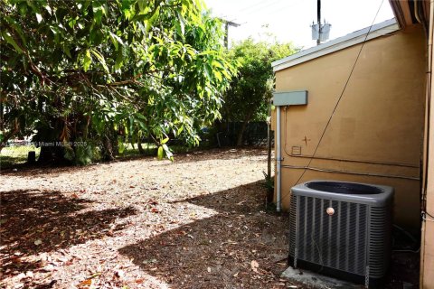 House in Miami Gardens, Florida 4 bedrooms, 125.42 sq.m. № 1975700 - photo 28