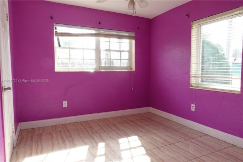 House in Miami Gardens, Florida 4 bedrooms, 125.42 sq.m. № 1975700 - photo 15