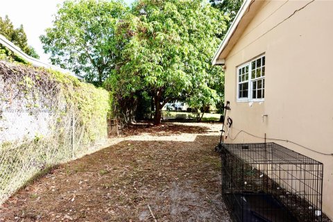 House in Miami Gardens, Florida 4 bedrooms, 125.42 sq.m. № 1975700 - photo 27