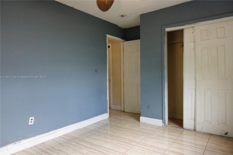 House in Miami Gardens, Florida 4 bedrooms, 125.42 sq.m. № 1975700 - photo 23