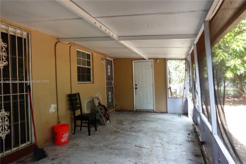 House in Miami Gardens, Florida 4 bedrooms, 125.42 sq.m. № 1975700 - photo 25