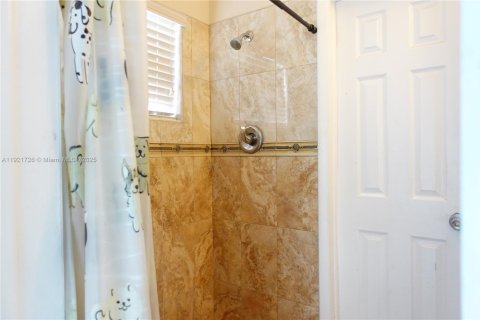 House in Miami Gardens, Florida 4 bedrooms, 125.42 sq.m. № 1975700 - photo 18