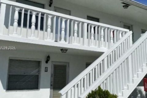 Condominio en venta en Lake Worth, Florida, 2 dormitorios, 77.39 m2 № 1981574 - foto 2