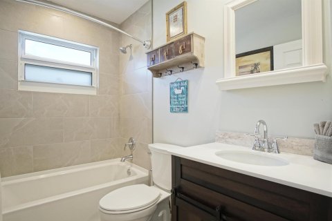 Propiedad comercial en venta en St. Lucie, Florida, 147.71 m2 № 2085359 - foto 24